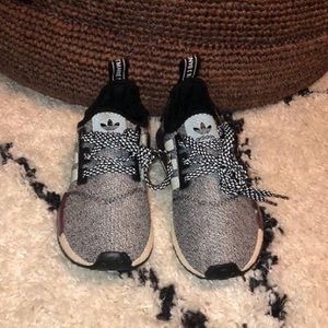 Sz6 Like new reflective Adidas sneakers